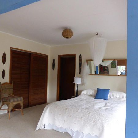 Great Barrier Oasis Lodge Tryphena Exteriör bild