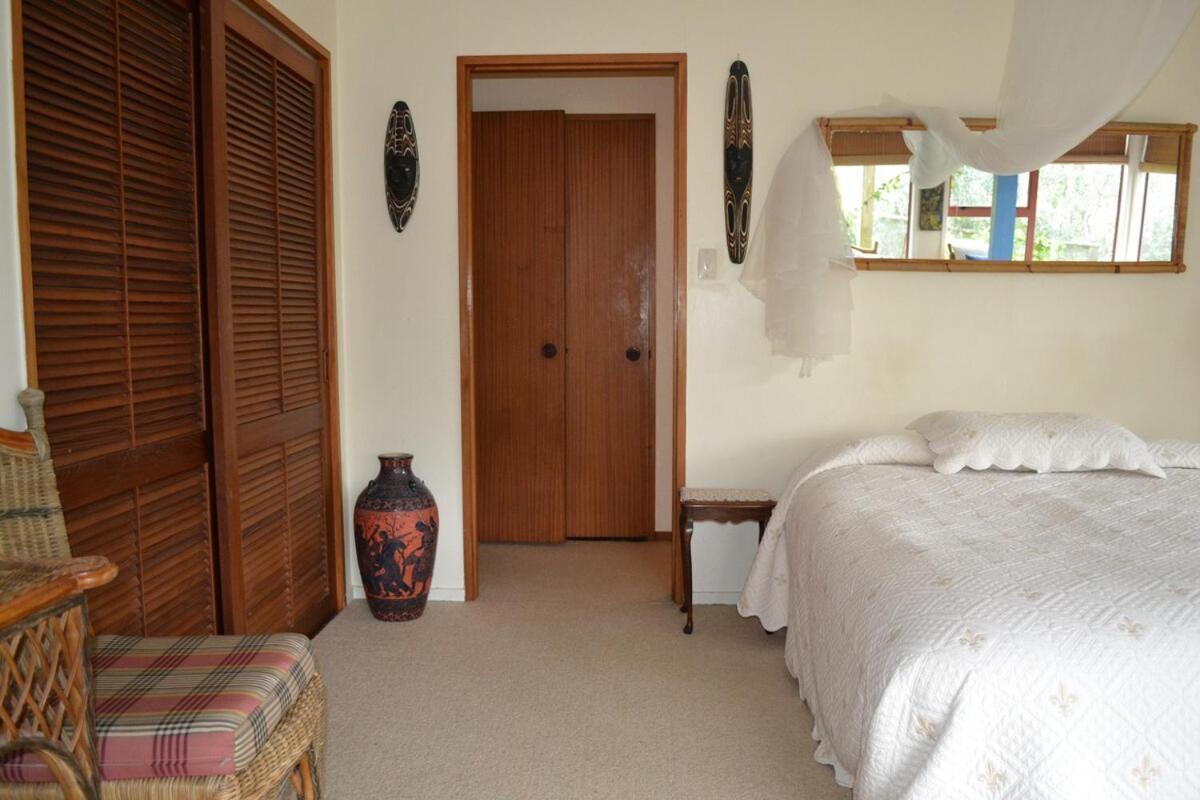 Great Barrier Oasis Lodge Tryphena Exteriör bild