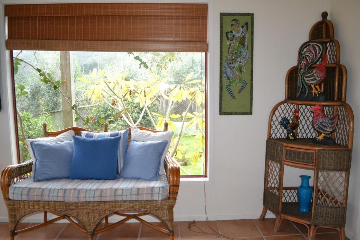 Great Barrier Oasis Lodge Tryphena Exteriör bild